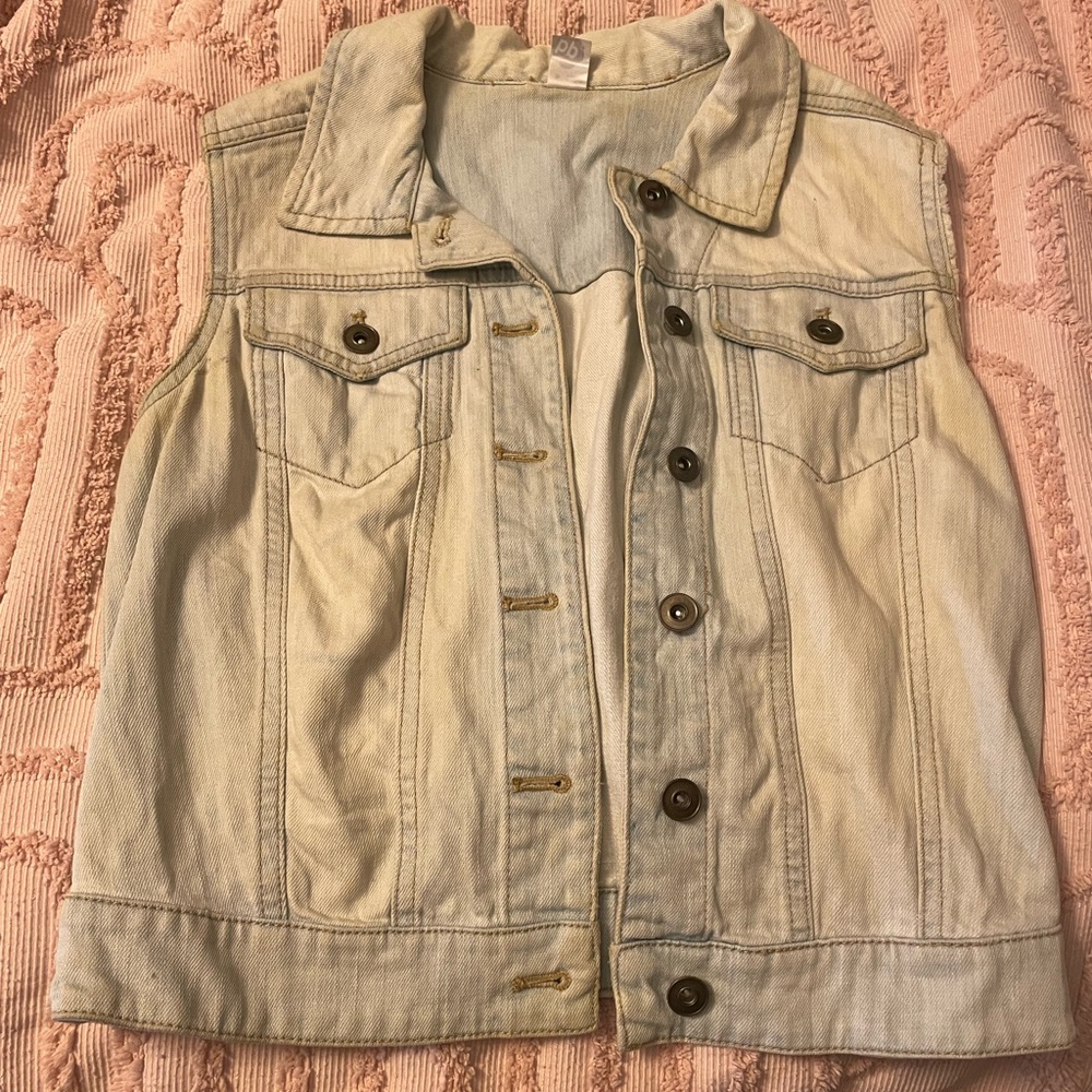 🌊Cutest lightwash Jean vest 🌊